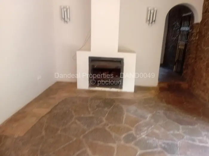 6 Bedroom House to Rent in Greenvale, Gweru