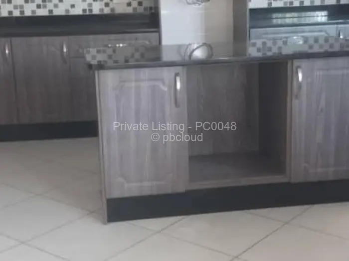 6 Bedroom House to Rent in Manresa, Harare