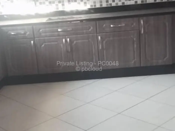 6 Bedroom House to Rent in Manresa, Harare