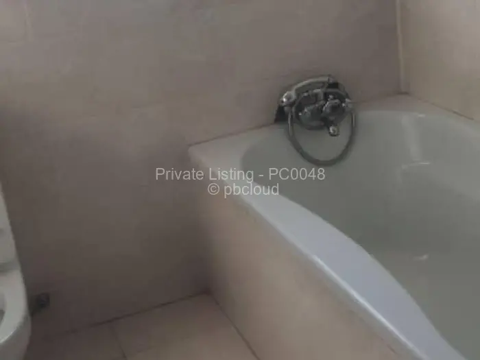 6 Bedroom House to Rent in Manresa, Harare