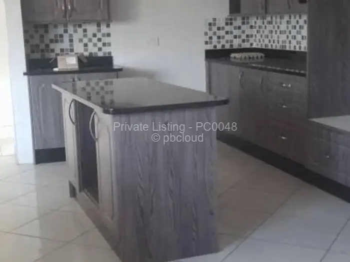 6 Bedroom House to Rent in Manresa, Harare