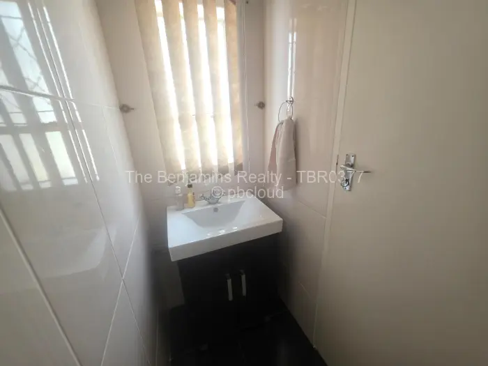 Flat/Apartment to Rent in Avondale