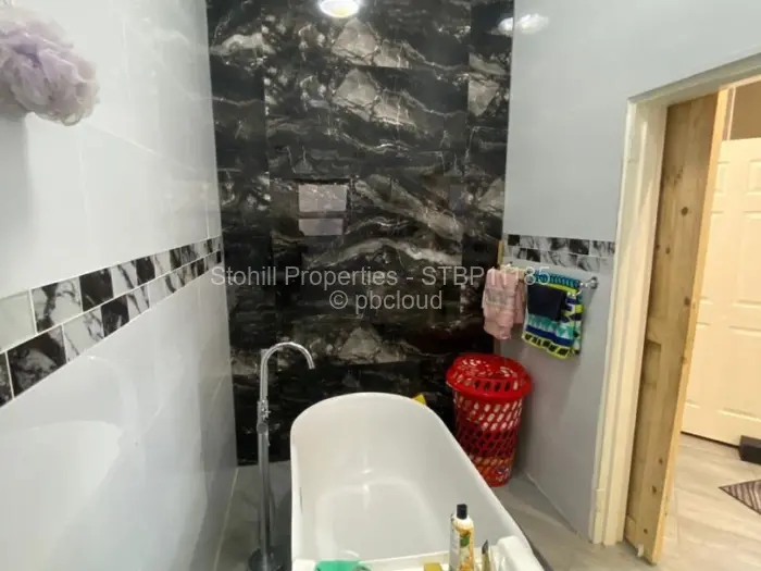 Townhouse/Cluster for Sale in Highlands, Harare