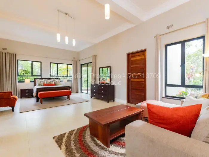 6 Bedroom House for Sale in Hogerty Hill, Harare