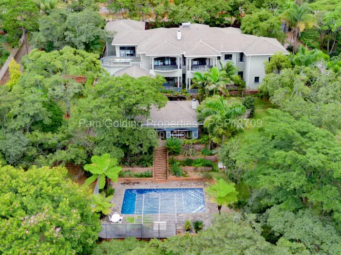6 Bedroom House for Sale in Hogerty Hill, Harare
