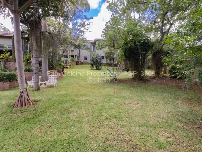 6 Bedroom House for Sale in Hogerty Hill, Harare