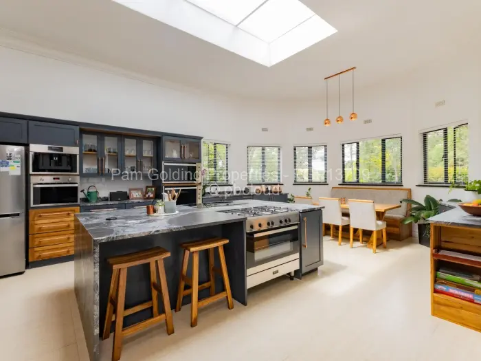 6 Bedroom House for Sale in Hogerty Hill, Harare