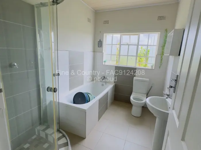 3 Bedroom House to Rent in Manresa