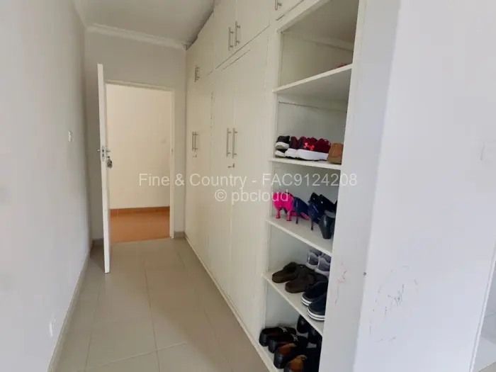 3 Bedroom House to Rent in Manresa