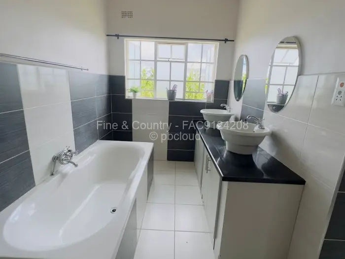 3 Bedroom House to Rent in Manresa