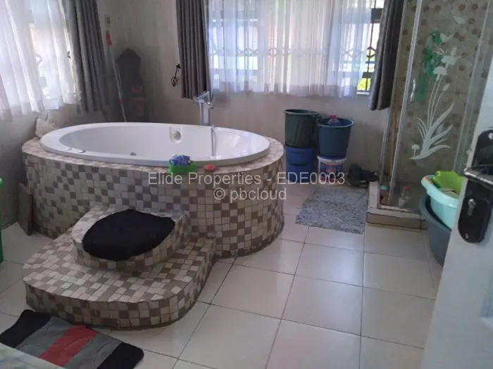 5 Bedroom House for Sale in Waterfalls, Harare