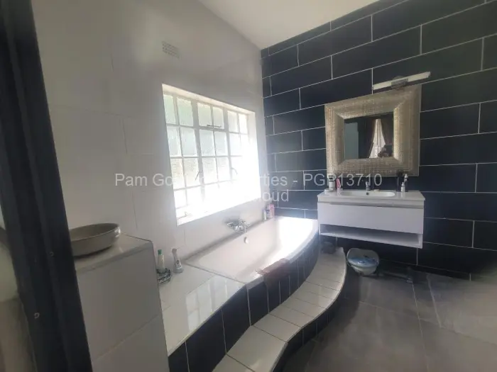 Townhouse/Cluster to Rent in Helensvale