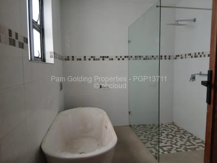 8 Bedroom House to Rent in Greystone Park