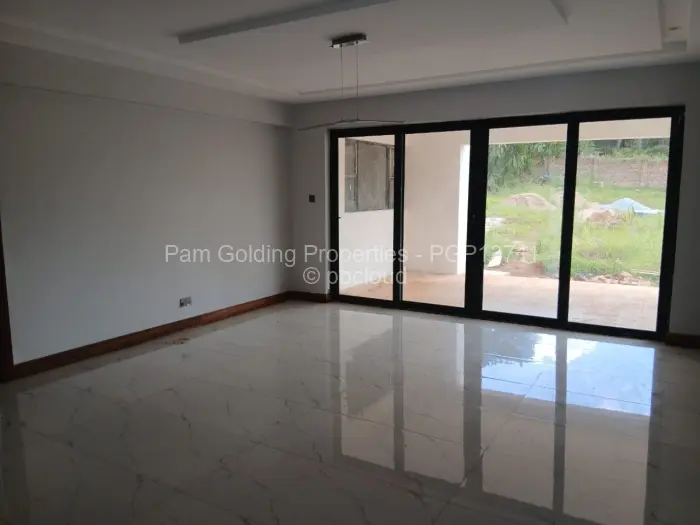 8 Bedroom House to Rent in Greystone Park