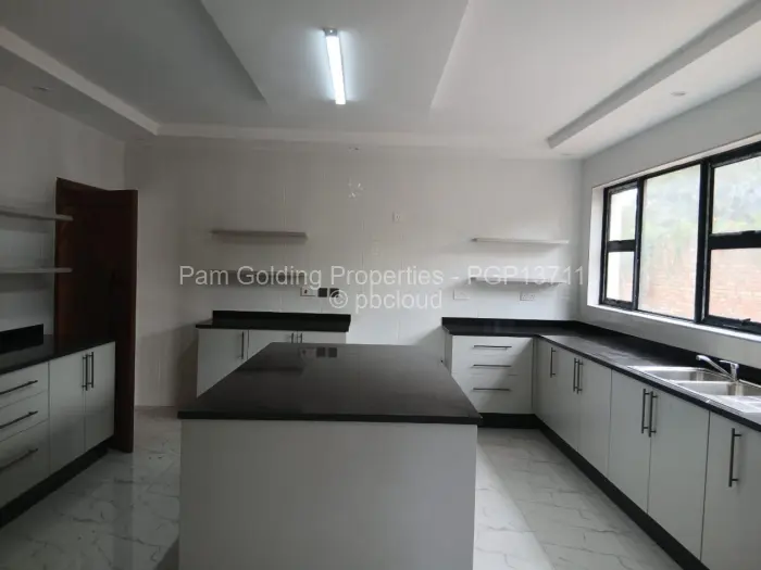 8 Bedroom House to Rent in Greystone Park