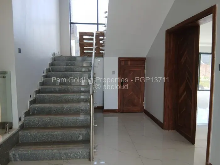 8 Bedroom House to Rent in Greystone Park