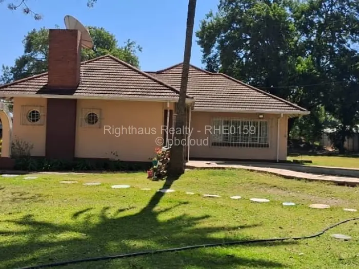 5 Bedroom House for Sale in Athlone, Harare
