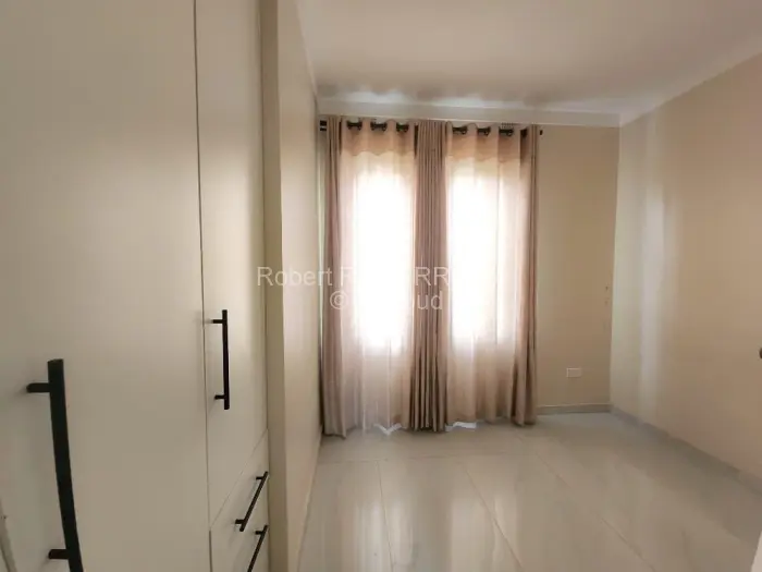 Townhouse/Cluster to Rent in Bluff Hill, Harare