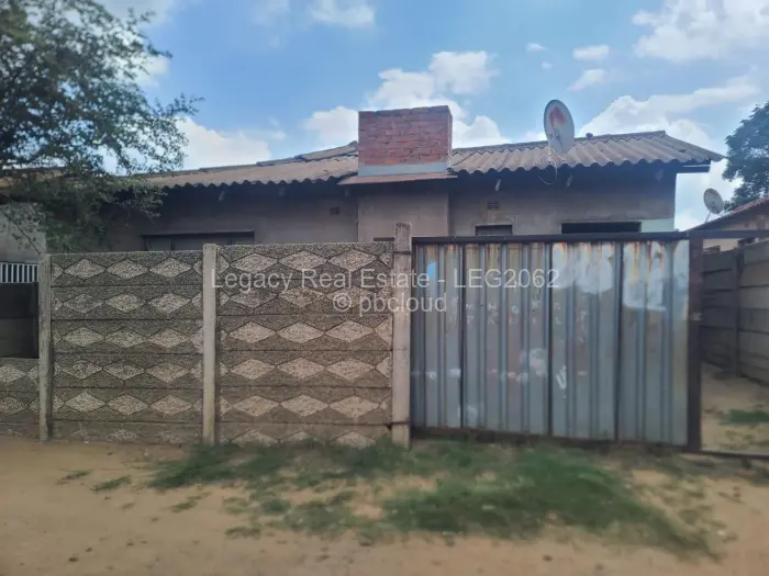 4 Bedroom House for Sale in Budiriro, Harare