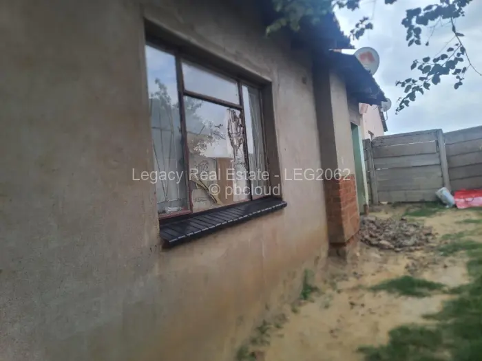 4 Bedroom House for Sale in Budiriro, Harare