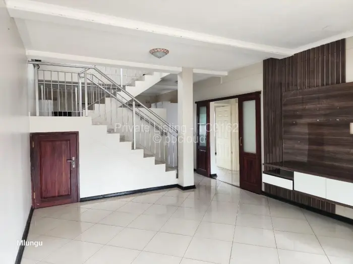 3 Bedroom Cottage/Garden Flat to Rent in Greendale North