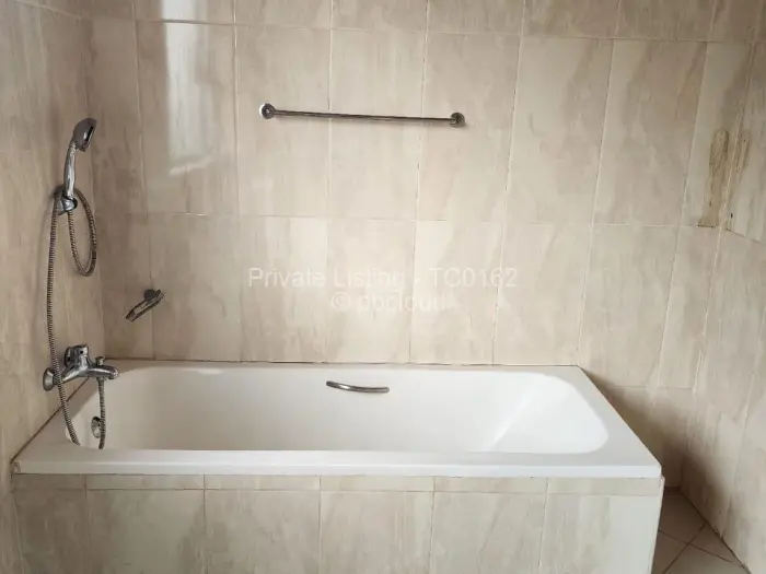 3 Bedroom Cottage/Garden Flat to Rent in Greendale North