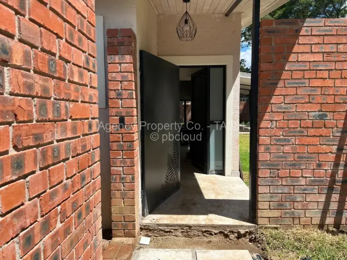 Townhouse/Cluster for Sale in Newlands, Harare