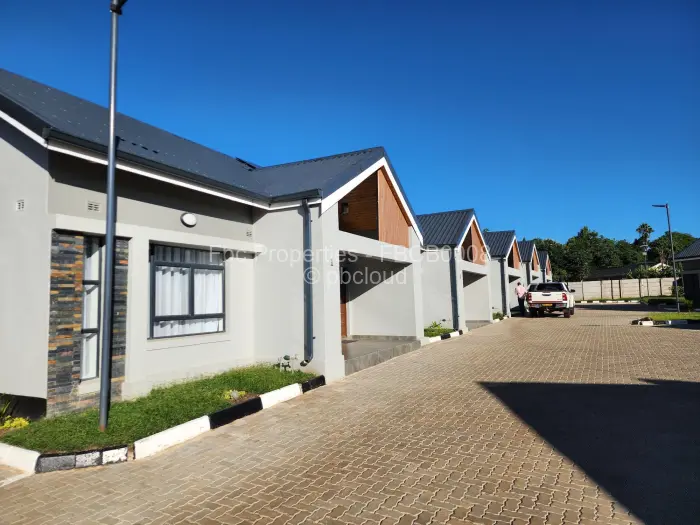 Townhouse/Cluster to Rent in Alexandra Park