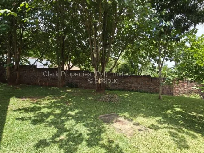 Townhouse/Cluster for Sale in Borrowdale Brooke, Harare