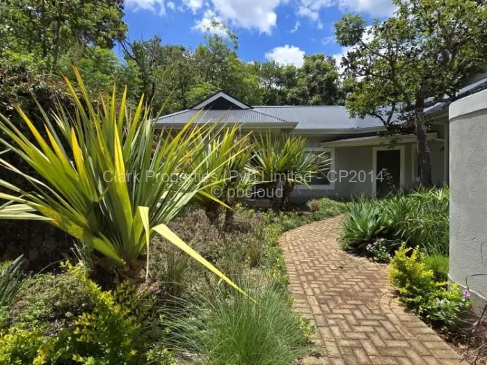 Townhouse/Cluster for Sale in Borrowdale Brooke, Harare