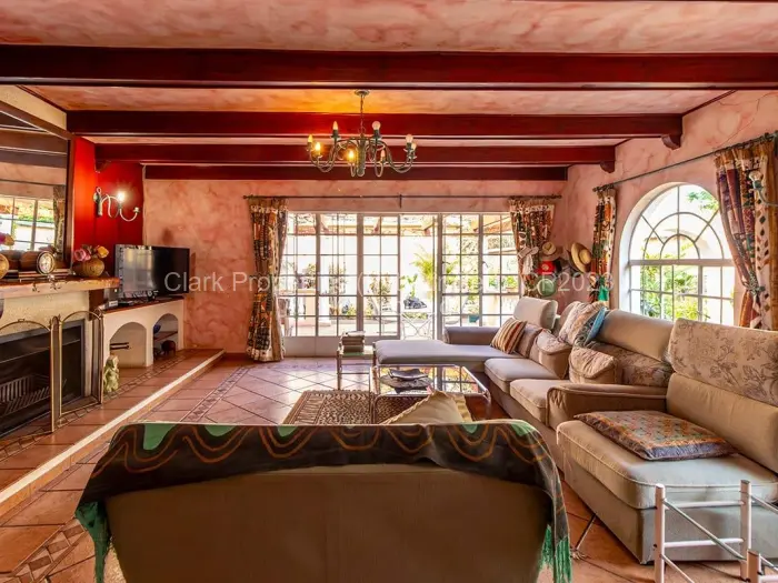 8 Bedroom House for Sale in Avondale - The Ridge, Harare