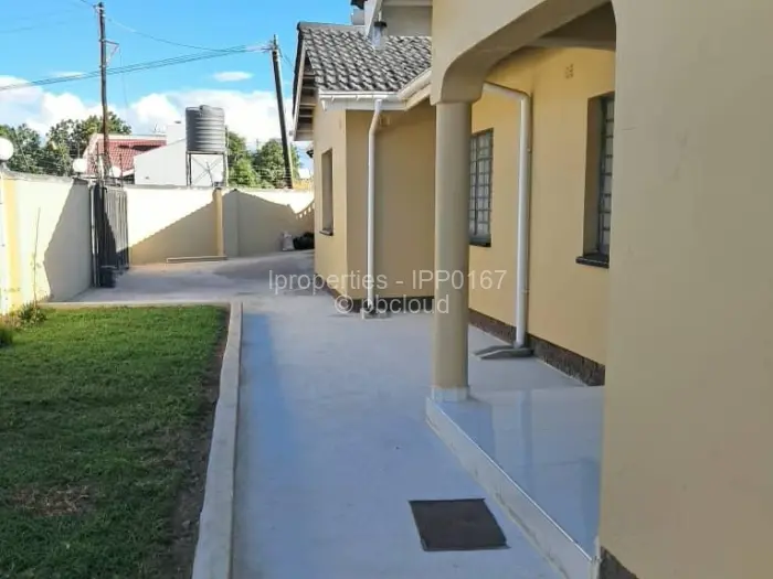 3 Bedroom House for Sale in Mainway Meadows, Harare