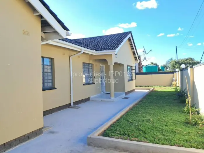 3 Bedroom House for Sale in Mainway Meadows, Harare