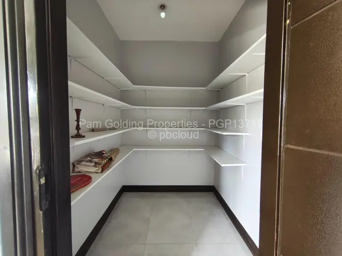 6 Bedroom House to Rent in Glen Lorne