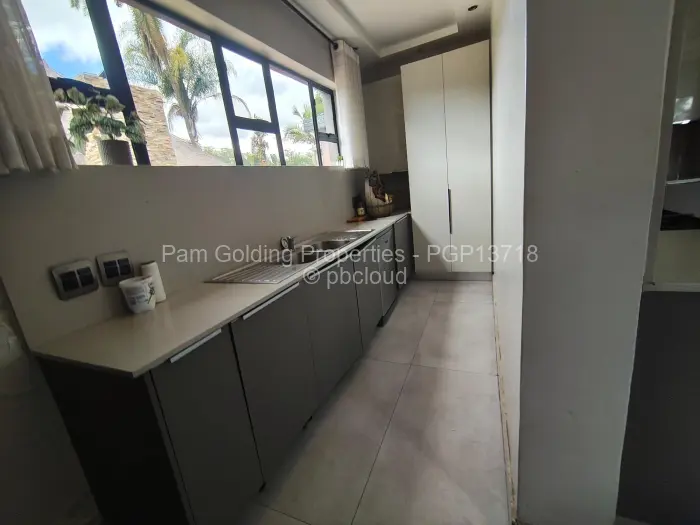 6 Bedroom House to Rent in Glen Lorne