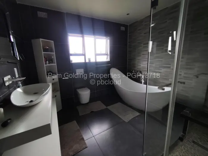 6 Bedroom House to Rent in Glen Lorne