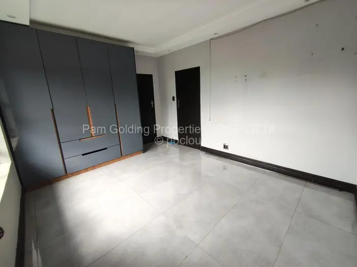 6 Bedroom House to Rent in Glen Lorne