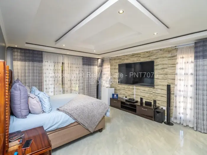 Townhouse/Cluster for Sale in Strathaven, Harare