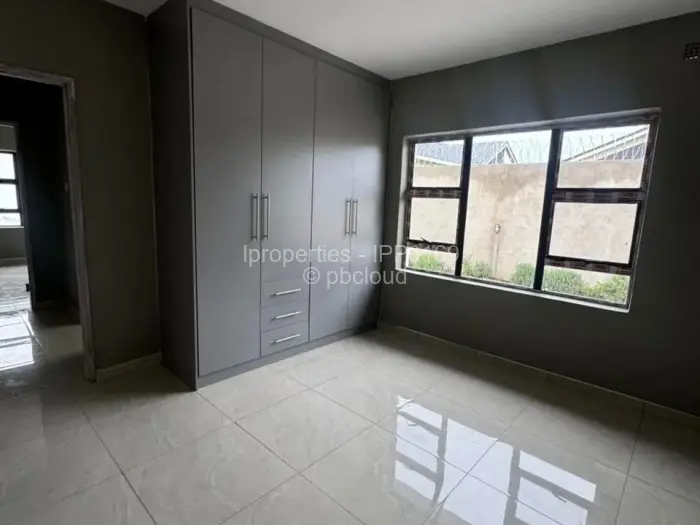 3 Bedroom Cottage/Garden Flat to Rent in Arlington