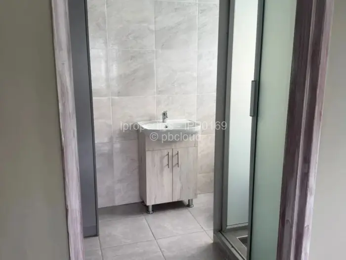 3 Bedroom Cottage/Garden Flat to Rent in Arlington