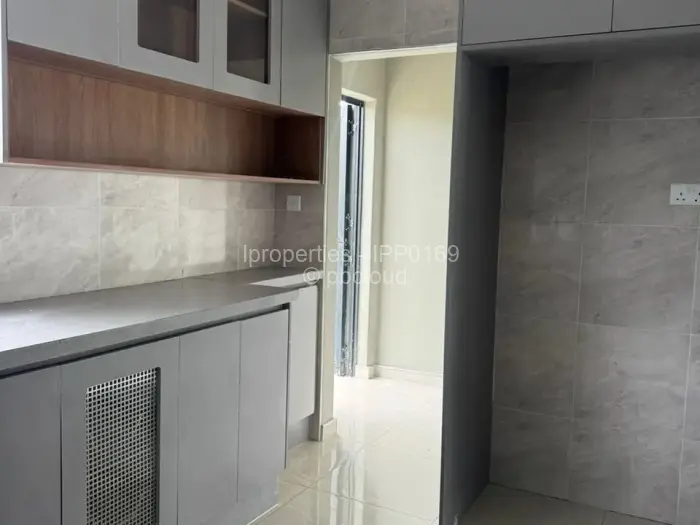 3 Bedroom Cottage/Garden Flat to Rent in Arlington