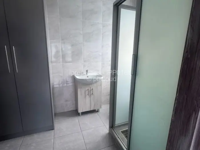 3 Bedroom Cottage/Garden Flat to Rent in Arlington