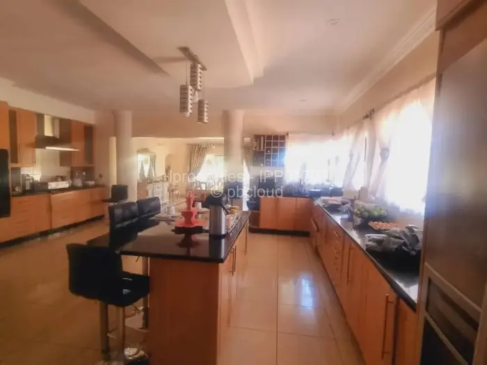 6 Bedroom House to Rent in Helensvale