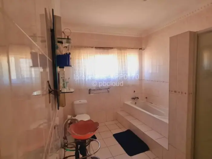 6 Bedroom House to Rent in Helensvale