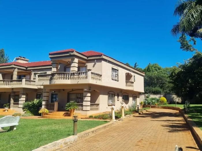 6 Bedroom House to Rent in Helensvale, Harare