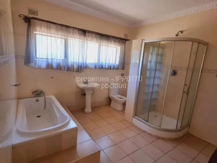 6 Bedroom House to Rent in Helensvale