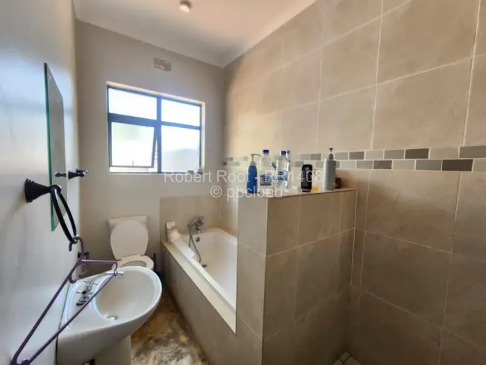 4 Bedroom House to Rent in Helensvale