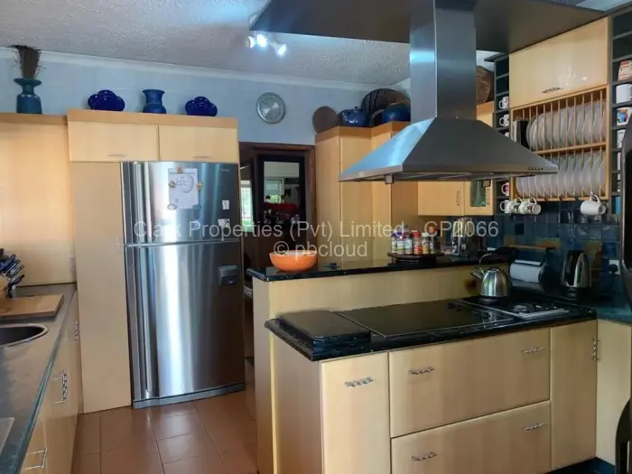 6 Bedroom House for Sale in Mandara, Harare