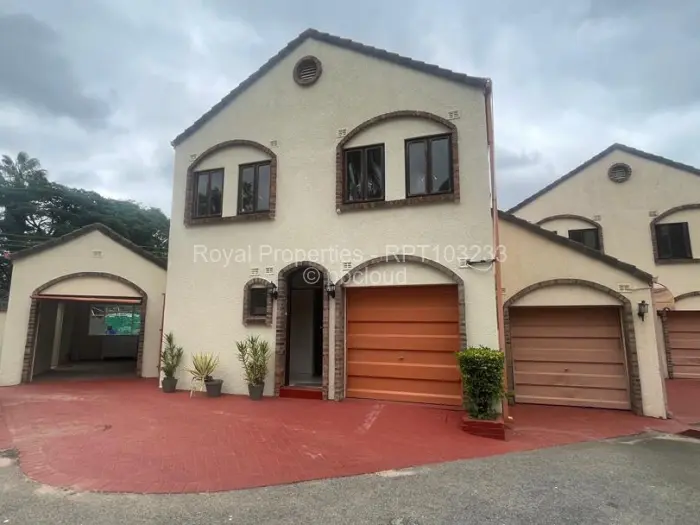 Townhouse/Cluster to Rent in Newlands