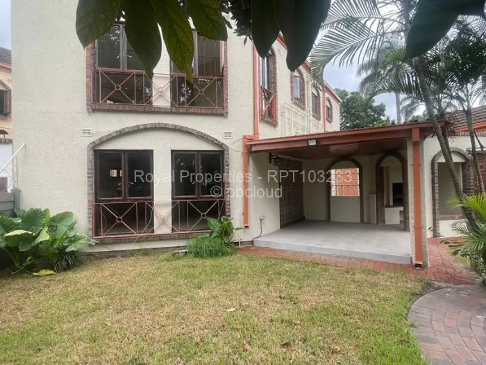 Townhouse/Cluster to Rent in Newlands